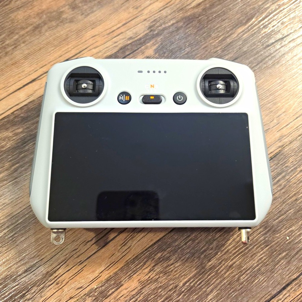 DJI RC Remote Controller w/ Built-In Screen RM330 Model DJI RC Gray